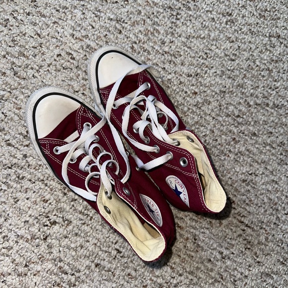 Women’s High Top Maroon Converse - Picture 2 of 3